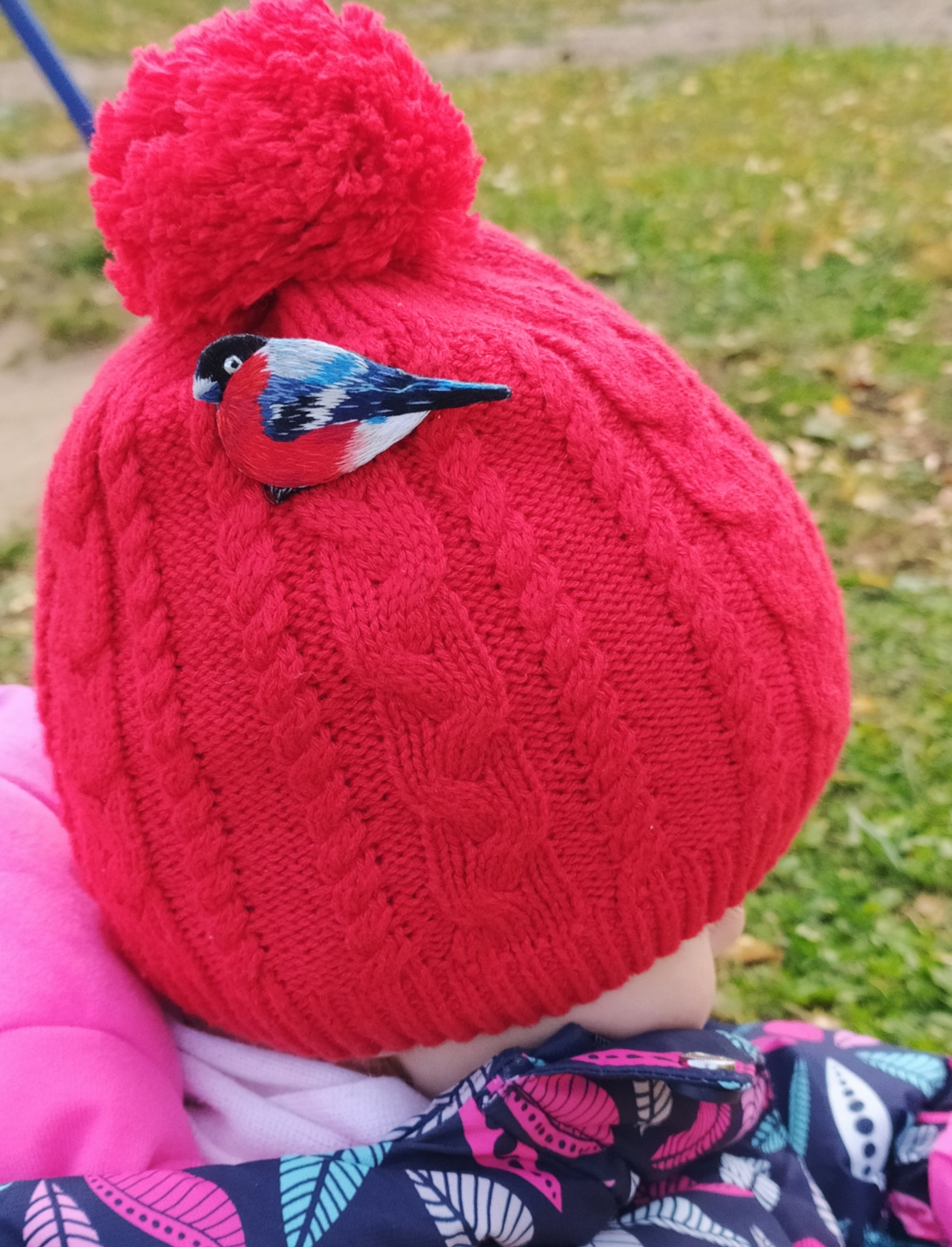 Brooch Bullfinch - My, Needlework without process, Satin stitch embroidery, Embroidery, Bullfinches, Red, Brooch, Handmade, Decoration, Birds, Floss, Longpost