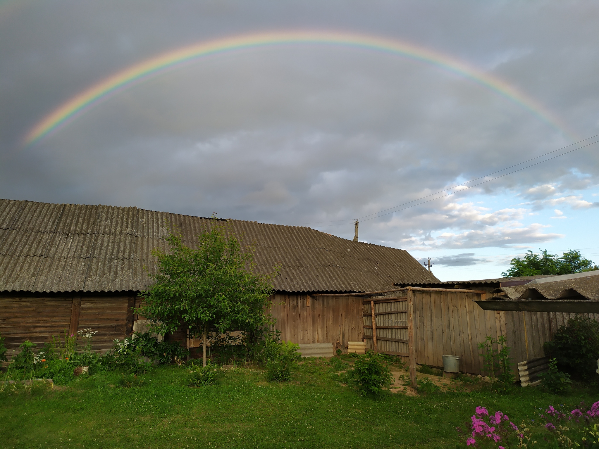 A piece of the rainbow - My, Rainbow, House in the village, Photo on sneaker