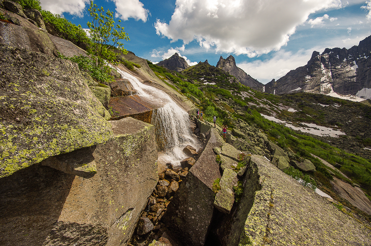 Mysterious corridor in front of the waterfall - My, Ergaki, Travels, Landscape, Photo tour, Waterfall, Wild tourism, Holidays in Russia, Leisure, Longpost