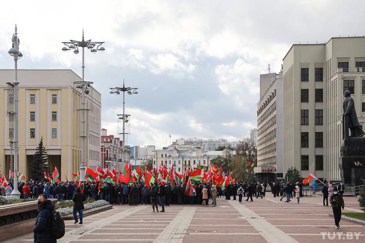 Два таких разных митинга - Республика Беларусь, Пенсионеры, Шествие, Политика, Видео, Длиннопост, Митинг, TUT by, Onliner by