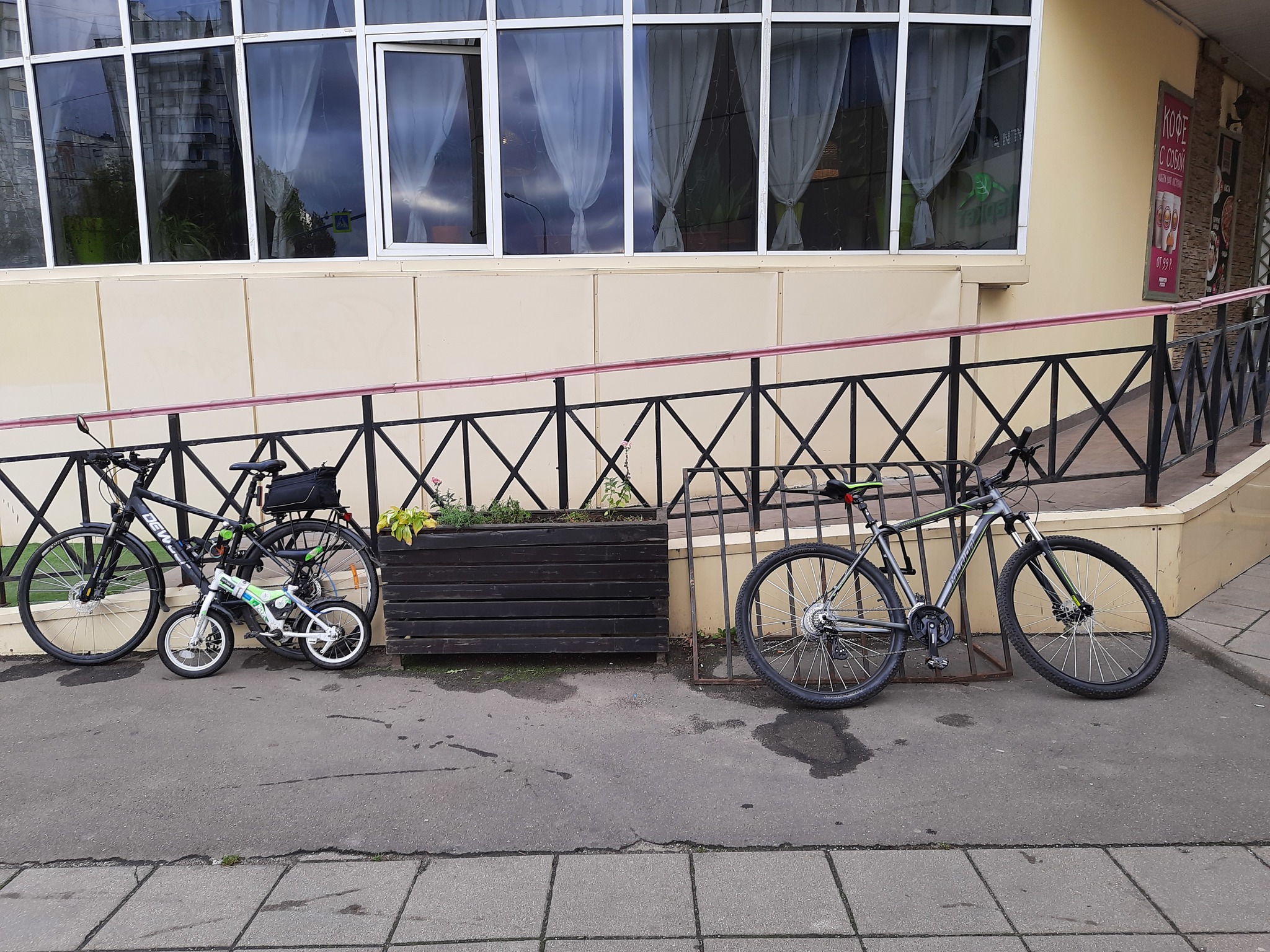 I'm my mother's beauty, I park as I want - My, A bike, Неправильная парковка, Moscow, Kolomenskoe, Longpost