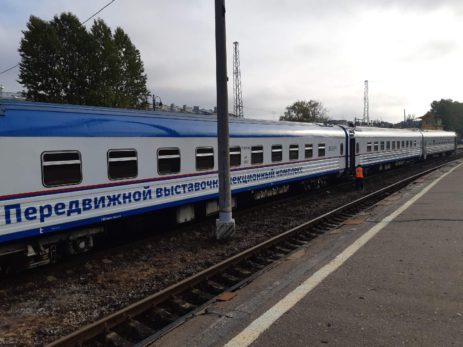 Exterior view of the traveling museum Victory Train and a little bit of Vitebsky Station in St. Petersburg - My, Vitebsk railway station, Saint Petersburg, A train, The photo, Railway station, Longpost