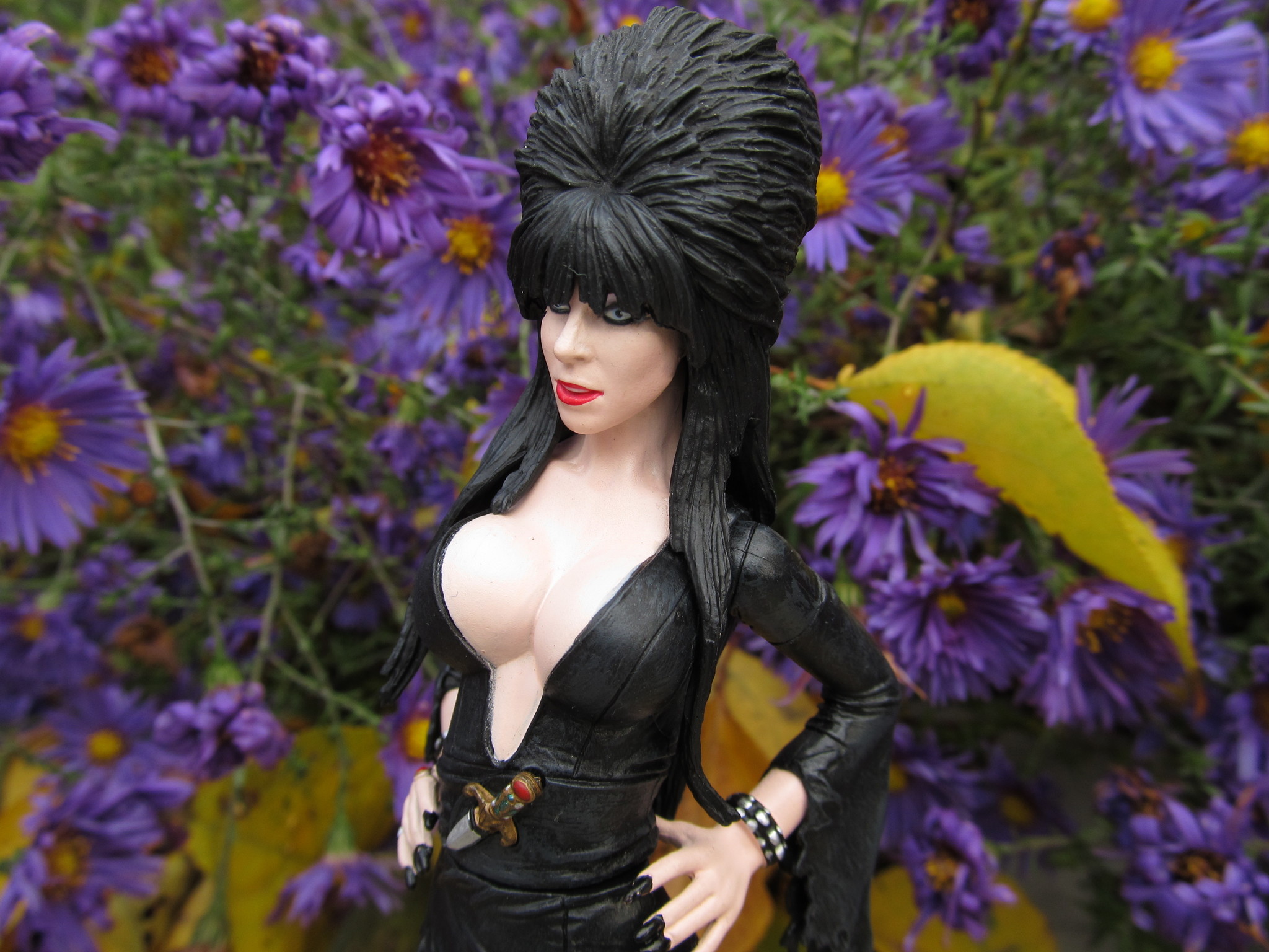 Elvira is the mistress of darkness. Collectible figurine - My, Halloween, Overview, Video, Longpost, Elvira mistress of darkness, Collectible figurines