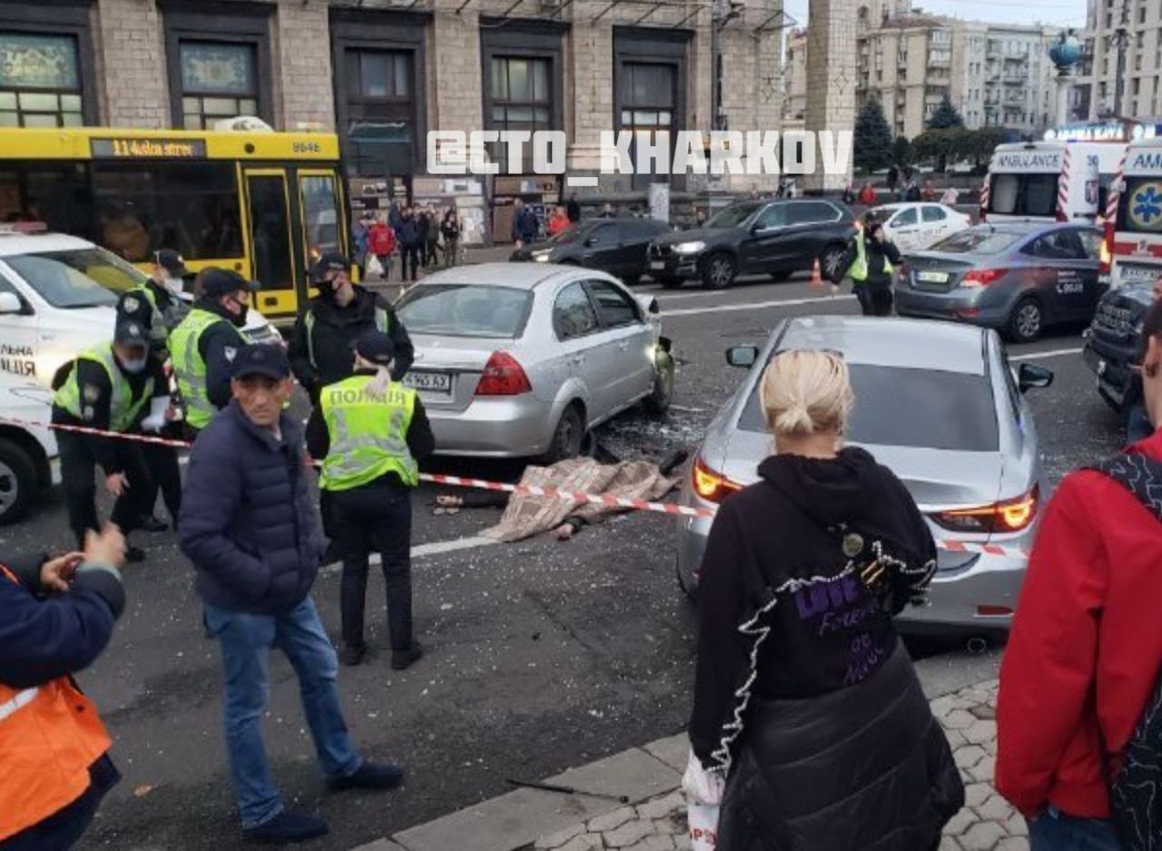 В Киеве дед на джипе въехал в толпу и убил двоих человек | Пикабу