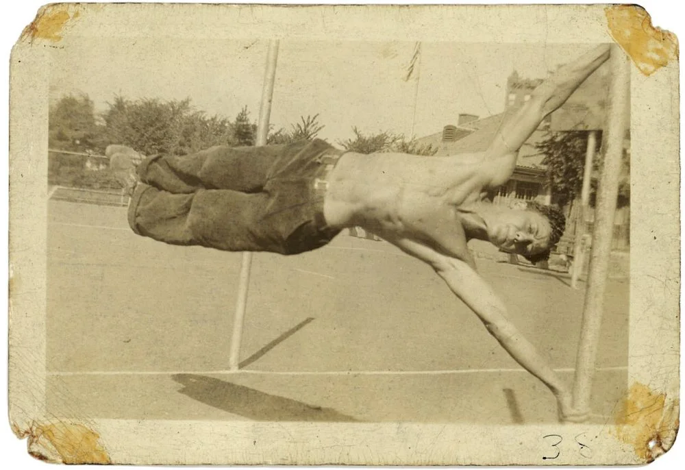 A street gymnast from the past! Jasper Benincasa and his impossible element! - My, Workout, Calisthenica, Workout, Training program, Horizontal bar, Turnstiles, Video, Longpost