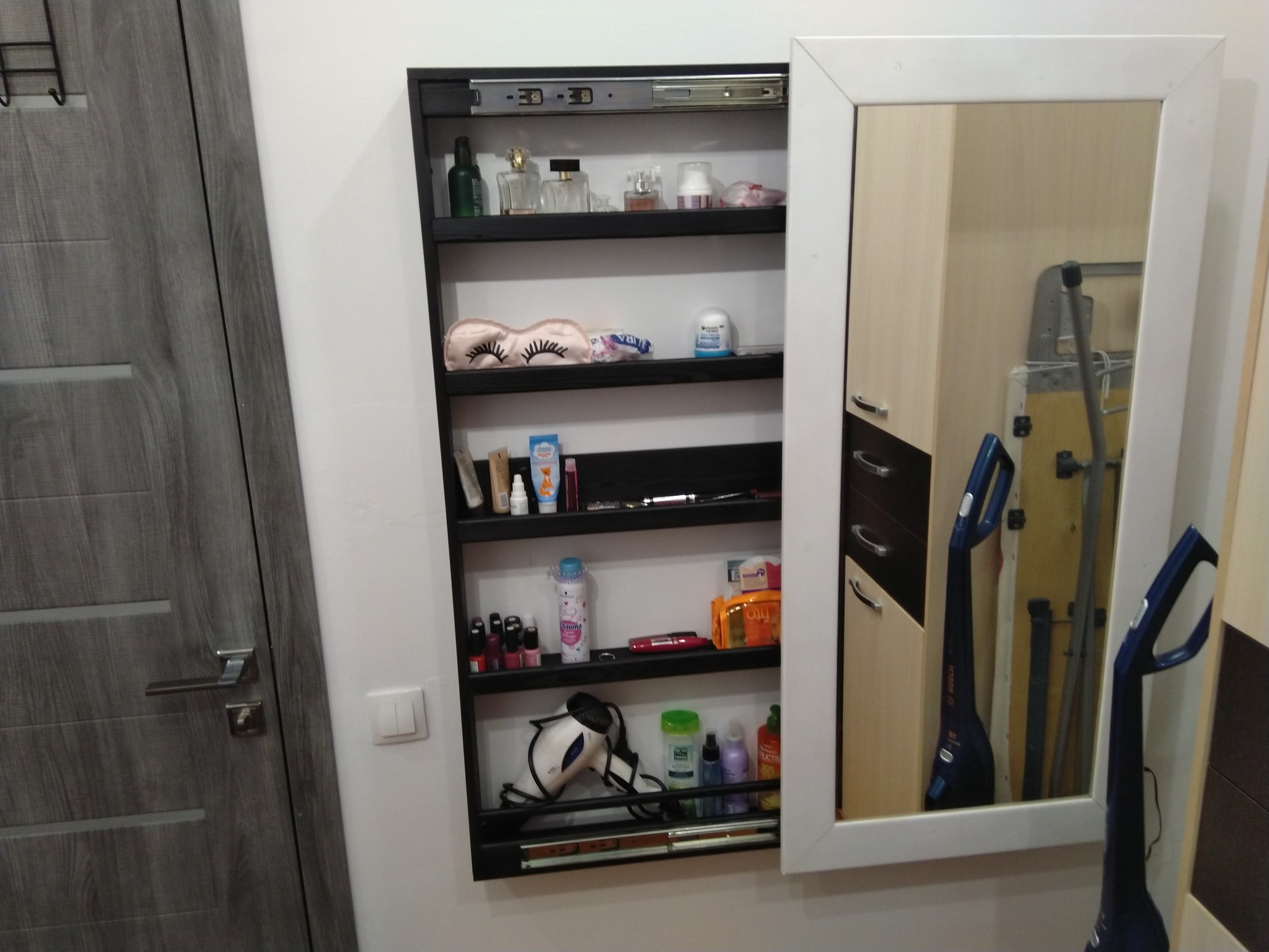 Зеркало и место для хранения в одном: шкафчик для ванной комнаты своими руками