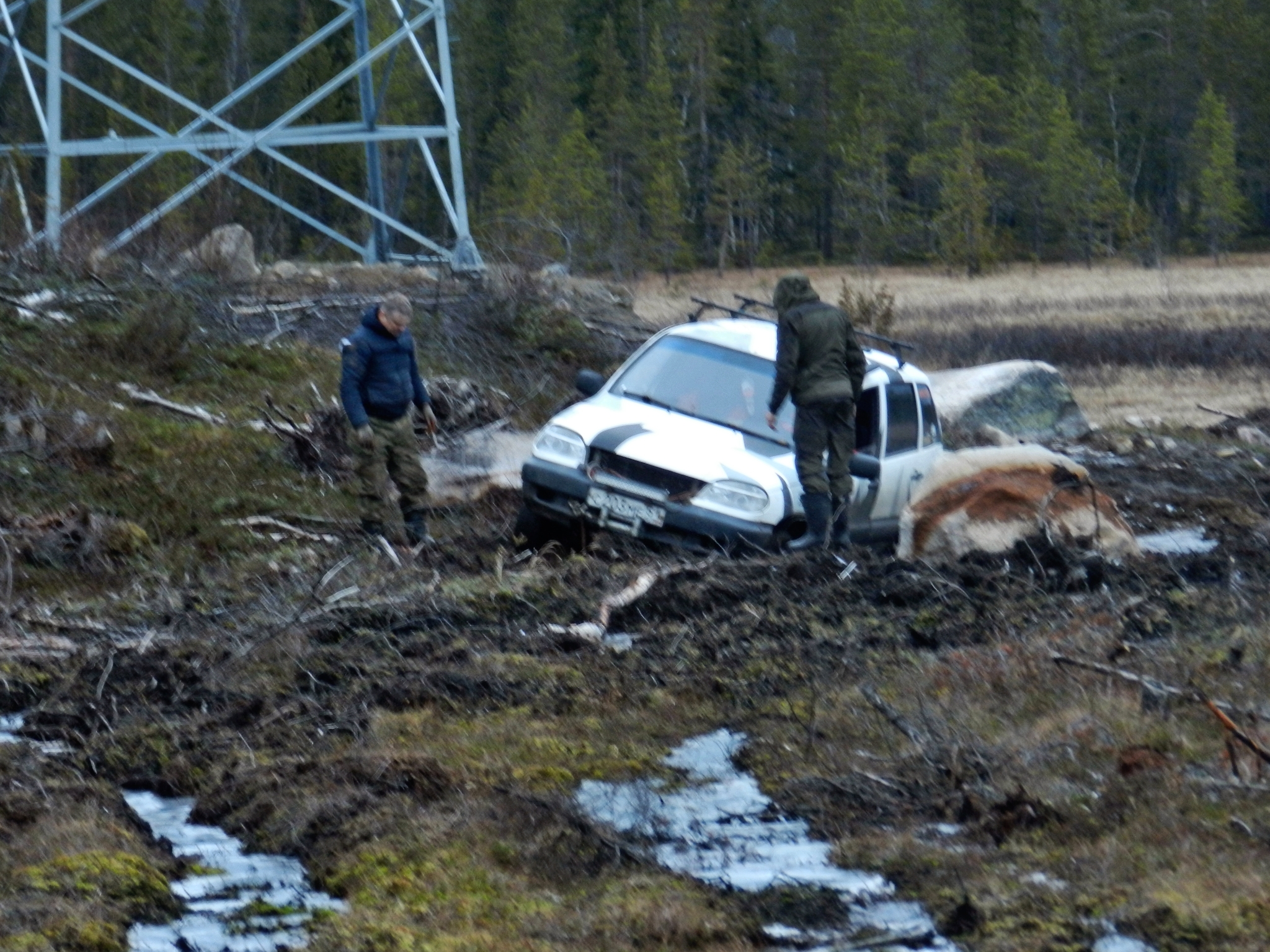 This route will be remembered for a long time! 3 km in 12 hours! Niva was abandoned for the night. 4x4, PerekatiKolsky - My, Offroad, Jeep Grand Cherokee, Jeep, Ford, Niva, 4x4, Pokatushki, Navigator, Murmansk, Kola Peninsula, Swamp, Power lines, Route, Departure, Breaking, Windlass, Колесо, Arctic, Chevrolet niva, Video, Longpost