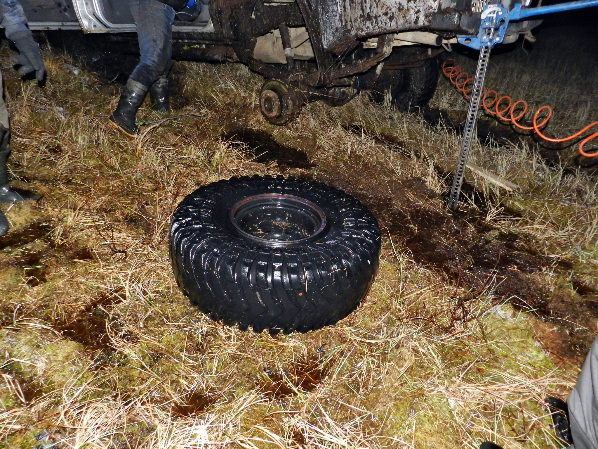 This route will be remembered for a long time! 3 km in 12 hours! Niva was abandoned for the night. 4x4, PerekatiKolsky - My, Offroad, Jeep Grand Cherokee, Jeep, Ford, Niva, 4x4, Pokatushki, Navigator, Murmansk, Kola Peninsula, Swamp, Power lines, Route, Departure, Breaking, Windlass, Колесо, Arctic, Chevrolet niva, Video, Longpost