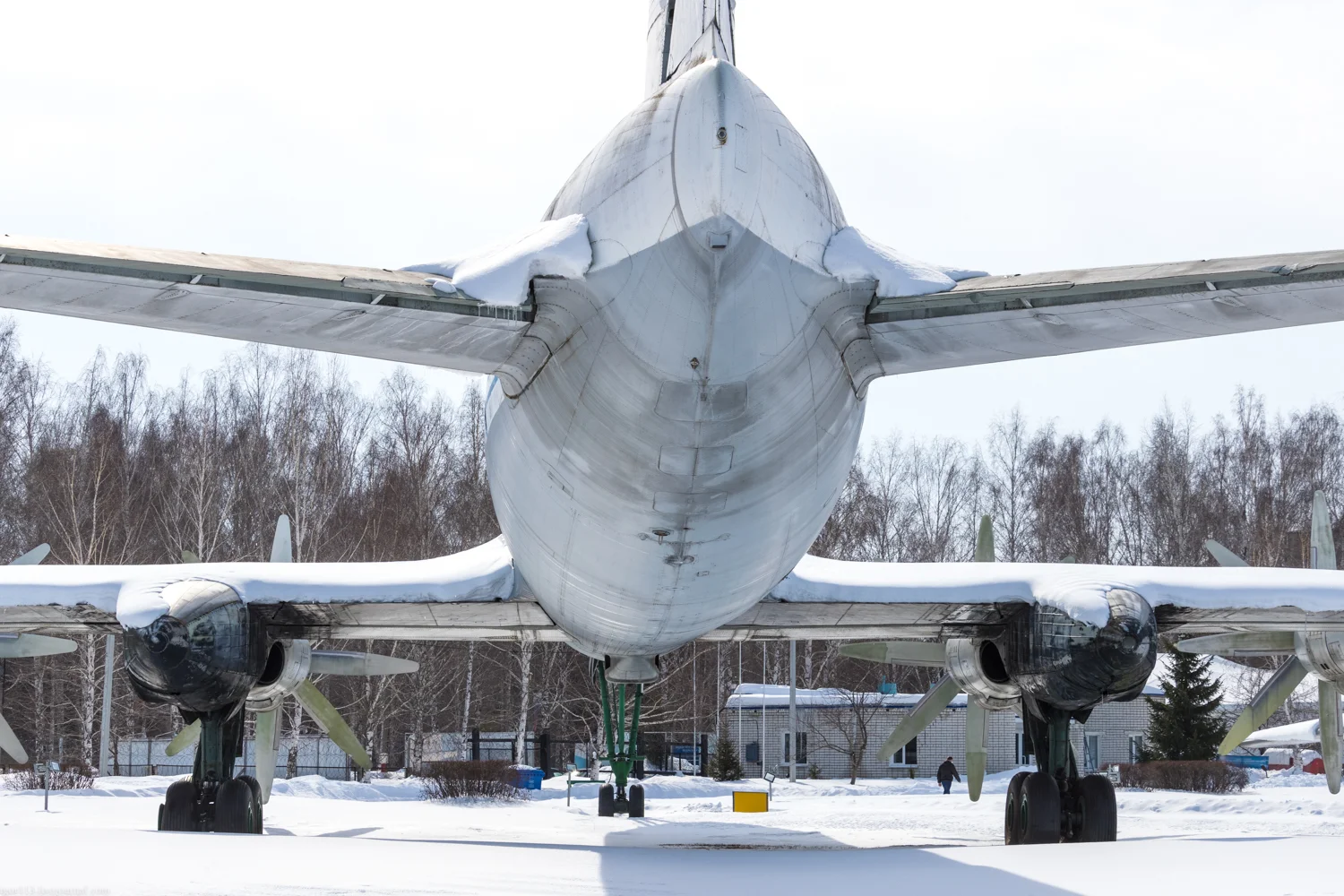 Why did the Tu-114 plane need a 4th “landing gear” that doesn’t even reach the ground??? - My, Airplane, the USSR, Made in USSR, Aviation, Story, Longpost