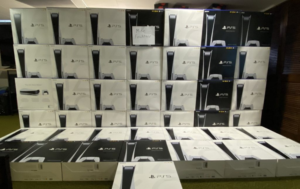 50 PS5 consoles stolen from scalper after Twitter announcement - Negative, Robbery, Consoles, Playstation 5, Lenta ru, Twitter, Society, Speculation