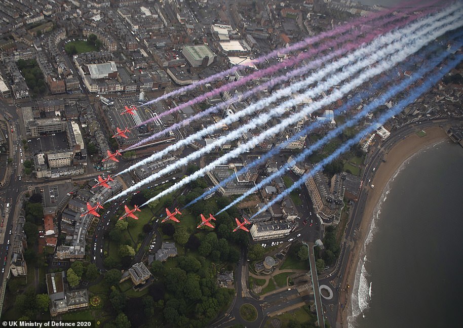 British Red Arrows show off to locals - Airplane, Red Arrows, Airshow, Longpost