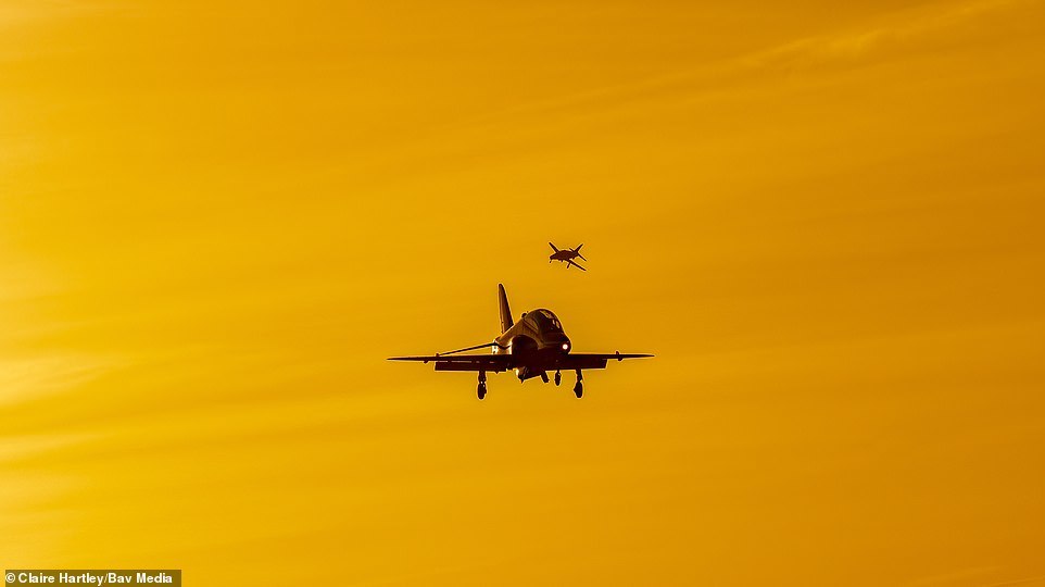 British Red Arrows show off to locals - Airplane, Red Arrows, Airshow, Longpost