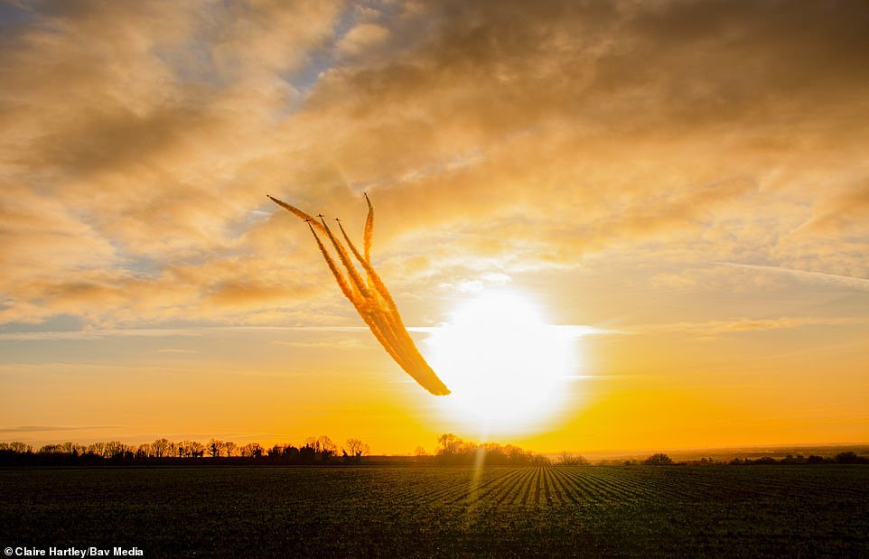 British Red Arrows show off to locals - Airplane, Red Arrows, Airshow, Longpost