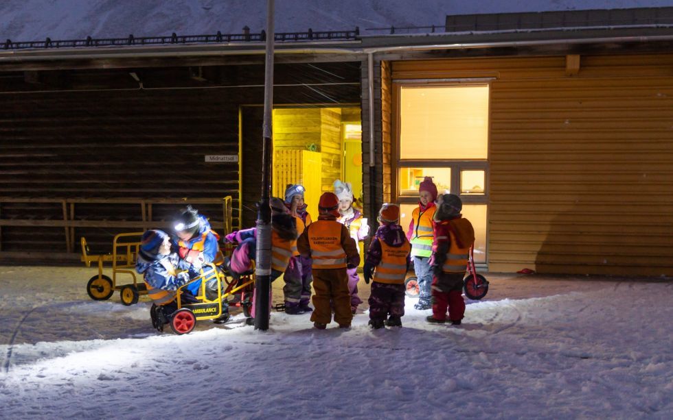 Kindergarten on a polar night - Svalbard, Spitsbergen, Arctic, polar night, Longyearbyen, Longpost, Kindergarten, Children