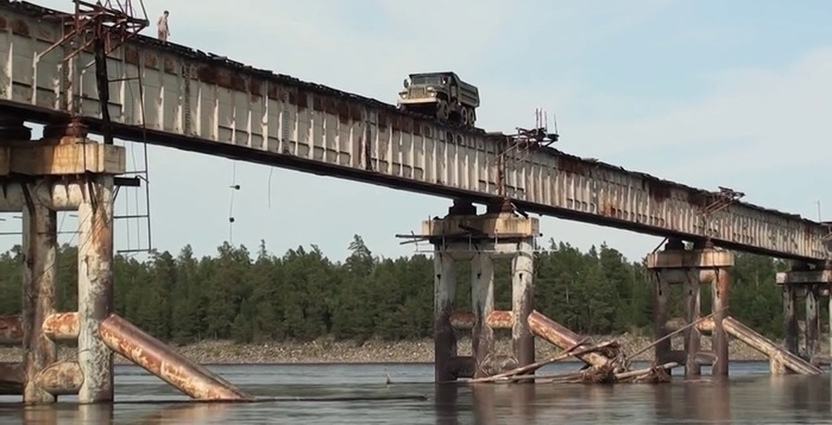 Russian most. БАМ мост через реку Витим. Автомобильный мост через Витим. Куандинский мост в Забайкалье через реку Витим. Река Витим мост.