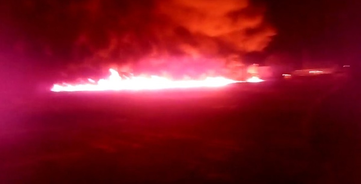 Из-за пожара после прорыва нефтепровода под Саратовом загорелись до ...