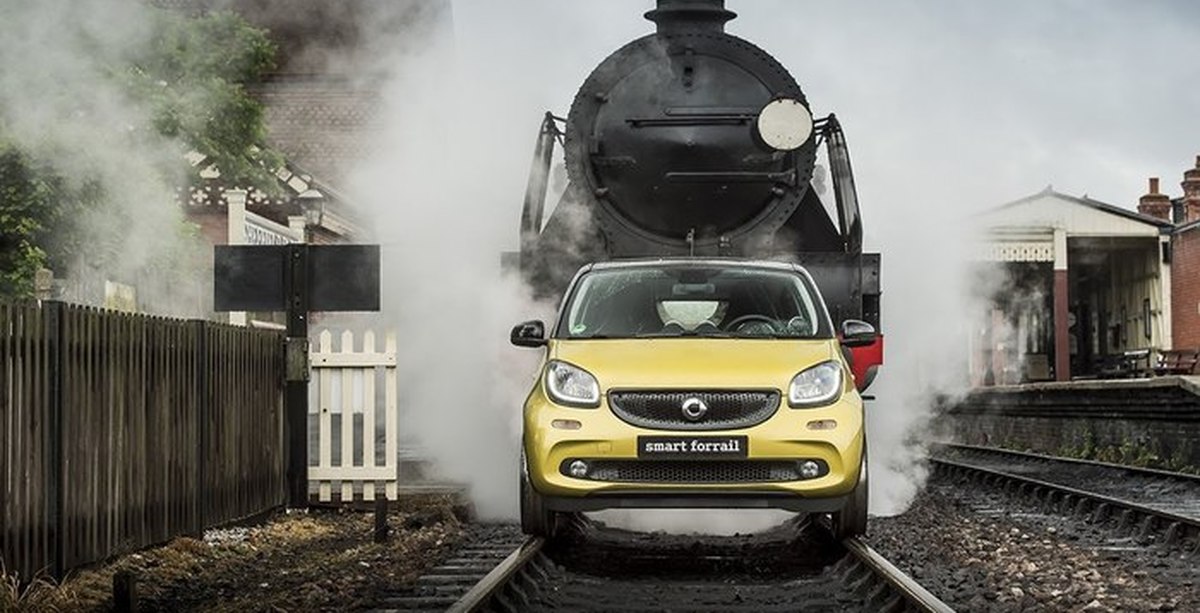 Train car. Машина поезд. Автомобиль на рельсах. Машина по рельсам. Машина едет по рельсам.