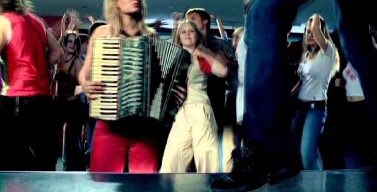 шоу три аккорда. соня цветомузыка. три аккорда ремикс. три аккорда жюри. шоу три аккорда.