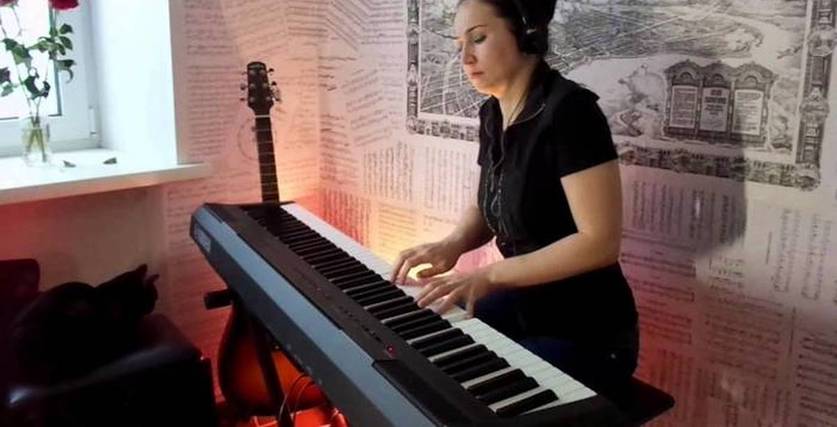 Кто поет старый дом мой давно ссутулился. Кто поет старый дом мой давно ссутулился. Кто поет старый дом мой давно ссутулился. Кто поет старый дом мой давно ссутулился. Дорогая сядем рядом поглядим.