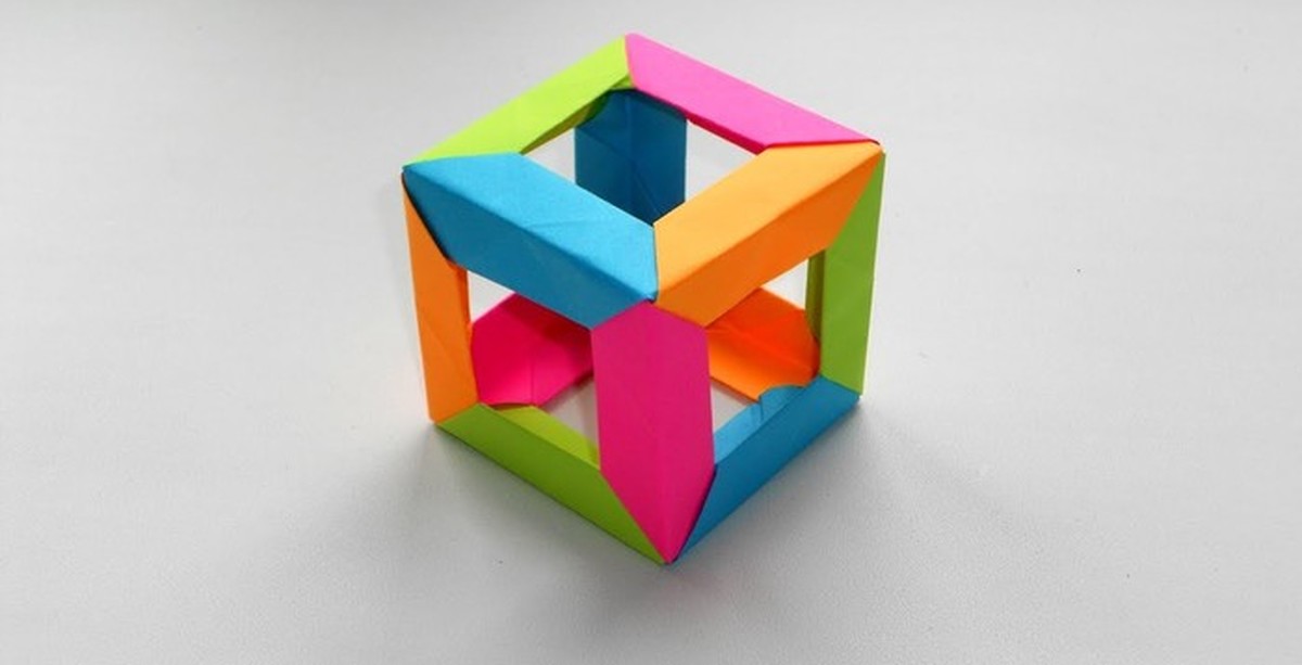 Making cubes. Куб из бумаги. Объемный кубик. Куб из картона. Кубик из бумаги.