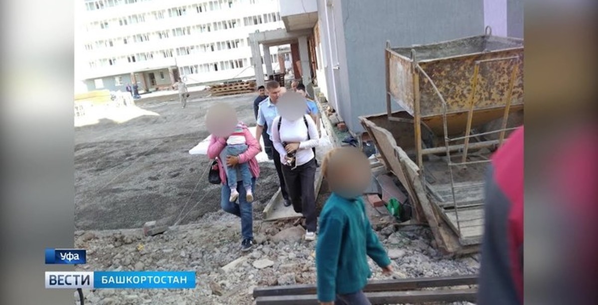 Потерялись дети в уфе. Трехлетнюю девочку спасли в Башкирии. Удивительное спасение девочки. В Уфе школьники на крыше.