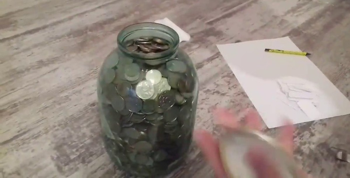 3 литровая банка копилка. Сколько монет помещается в литровую банку. Сколько монет помещается в литровую банку. Сколько монет помещается в литровую банку. Трехлитровая банка с мелочью.