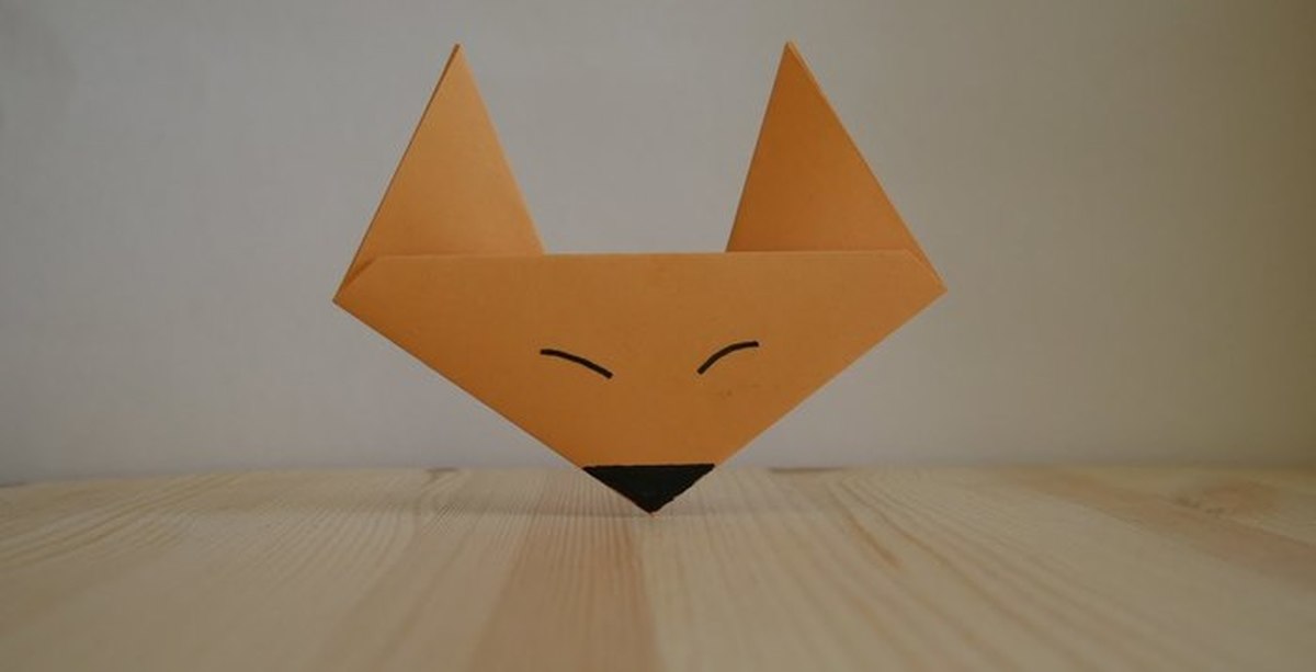 Fox out. Оригами лиса. Оригами Лисенок. Поделка Лисичка из бумаги. Лисичка в технике оригами.