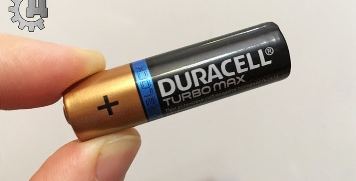 Батарейка тест. Тест на правду батарейки. Батарейка с молнией. Мега тест батареек pikabu. Как сделать бомбу из спичек проводов кнопки и батарейки.