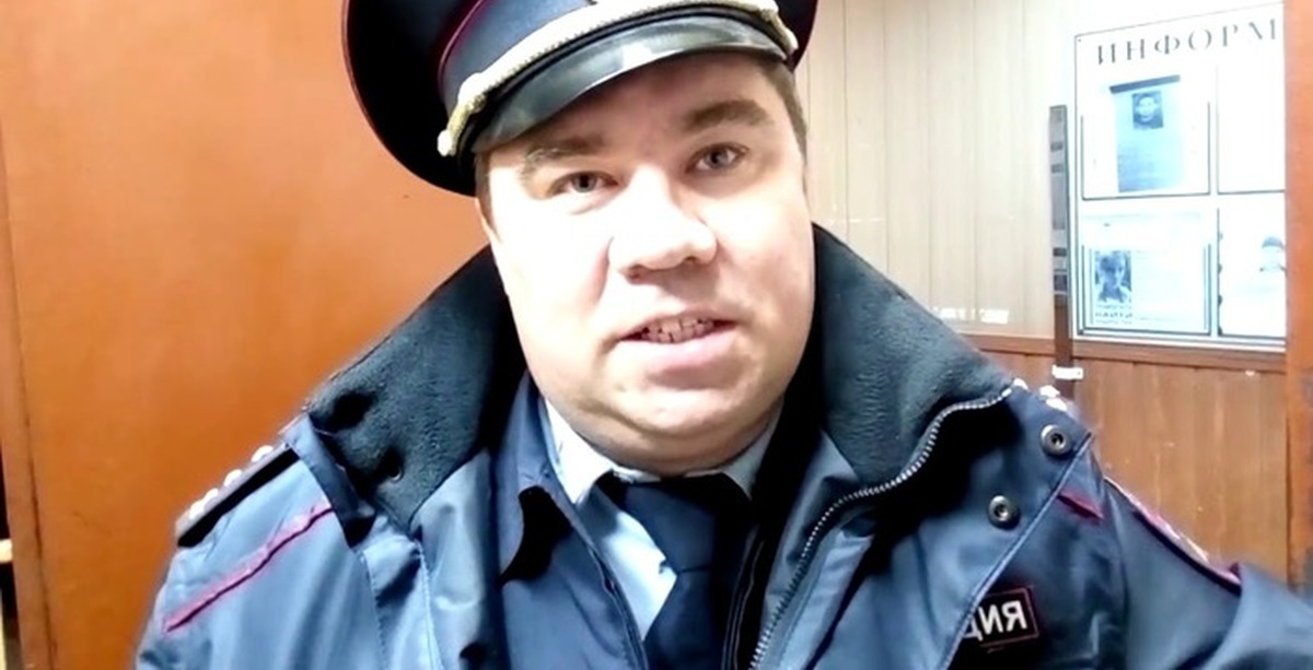 В полиции работают люди как. Выражение лица полицейского.