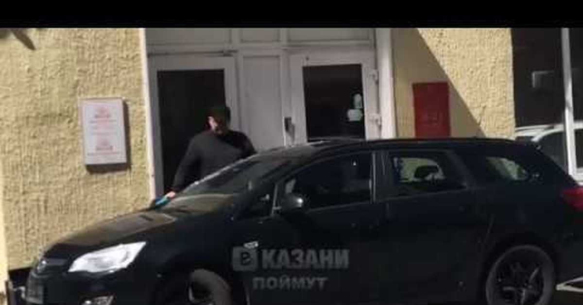 Штраф лопатой по стеклу