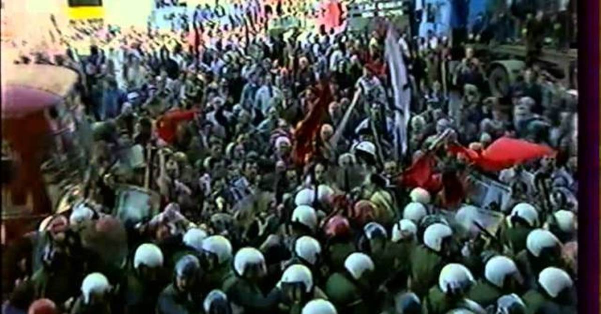 1 мая 1993 г. Первомайское побоище 1993. 1 Мая 1993 года Москва беспорядки. Первомайский митинг 1993.